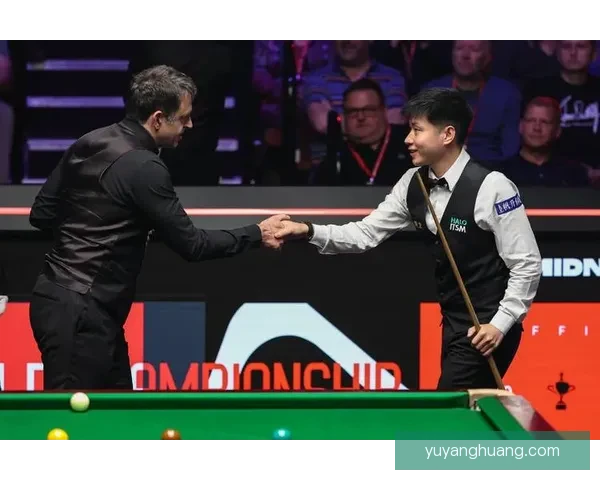 赵心童胜利后握手致敬 丁俊晖情谊深厚